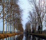 Canal east of bergerac